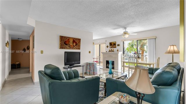 1820 W 53rd St 204, Hialeah, FL 33012
