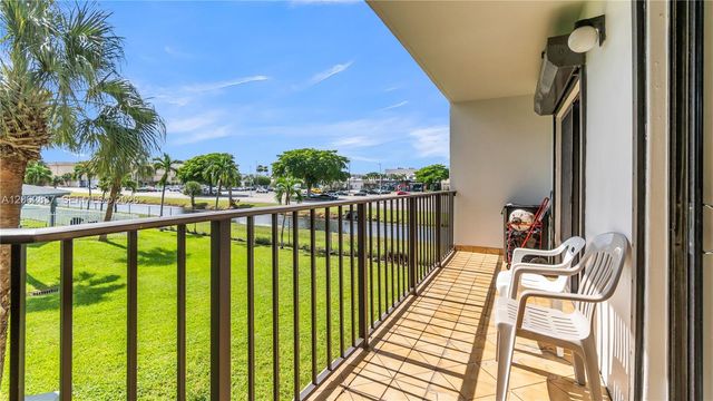 1820 W 53rd St 204, Hialeah, FL 33012