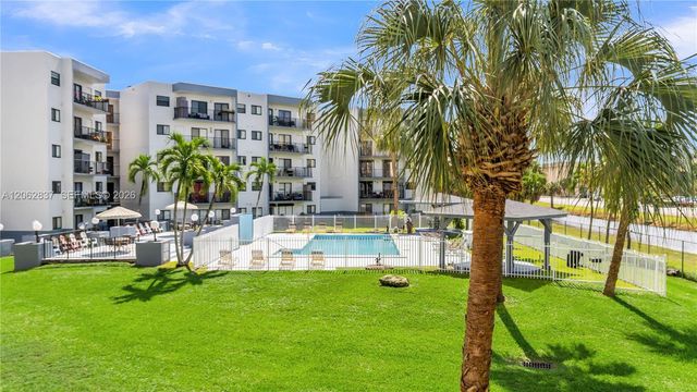 1820 W 53rd St 204, Hialeah, FL 33012