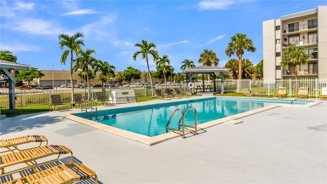 1820 W 53rd St 204, Hialeah, FL 33012