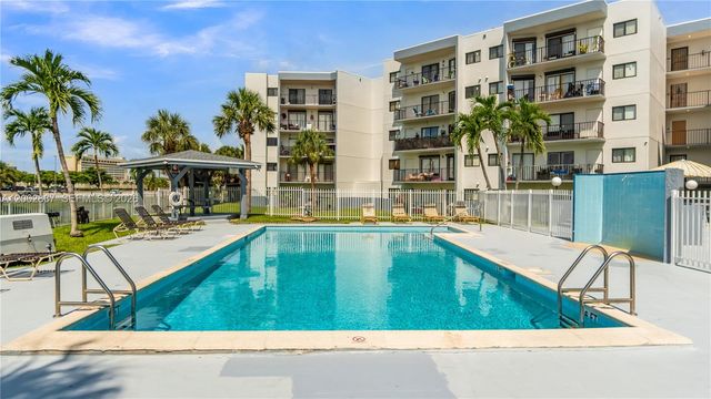 1820 W 53rd St 204, Hialeah, FL 33012