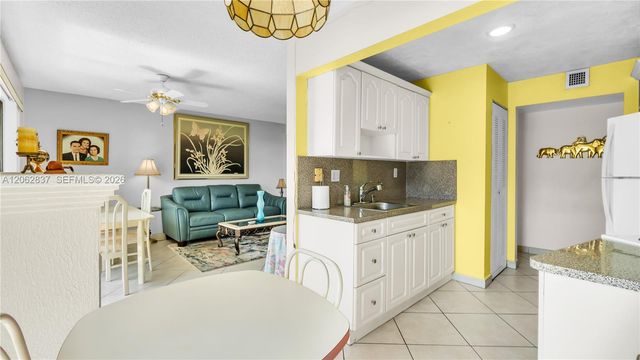 1820 W 53rd St 204, Hialeah, FL 33012