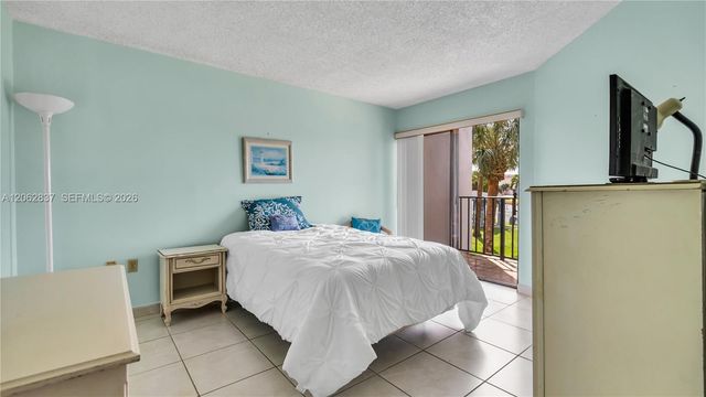 1820 W 53rd St 204, Hialeah, FL 33012