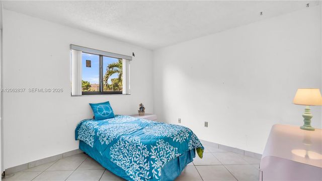 1820 W 53rd St 204, Hialeah, FL 33012