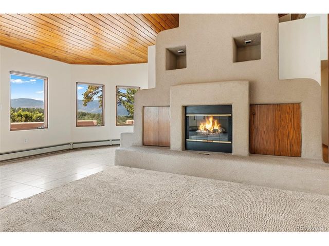 2143 Perry Park Ave, Larkspur, CO 80118