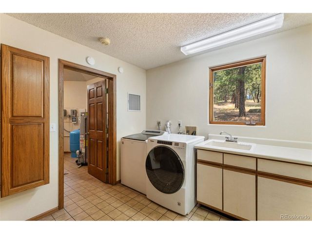 2143 Perry Park Ave, Larkspur, CO 80118