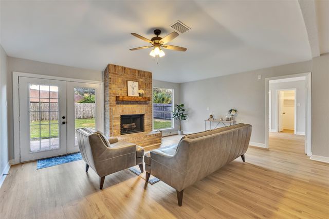 2811 Sugar Wood Drive, League City, TX 77573