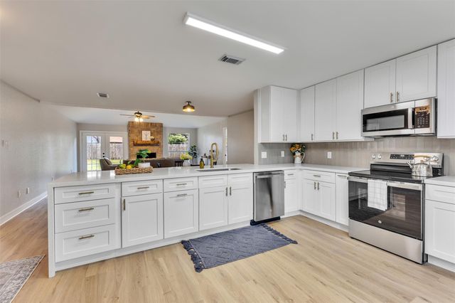 2811 Sugar Wood Drive, League City, TX 77573