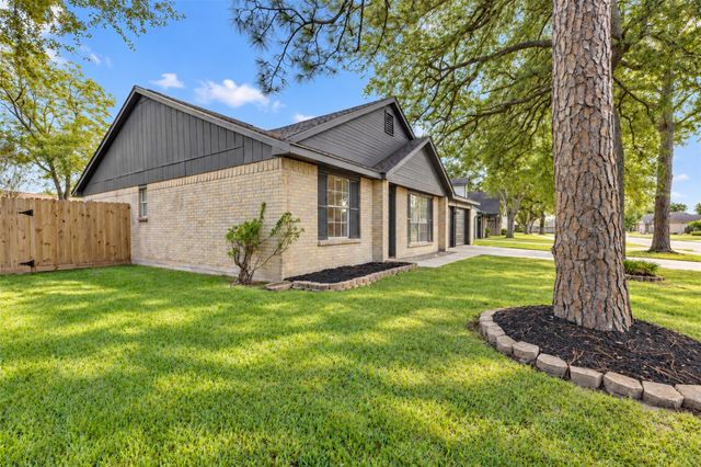 2811 Sugar Wood Drive, League City, TX 77573
