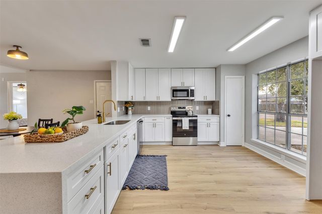 2811 Sugar Wood Drive, League City, TX 77573