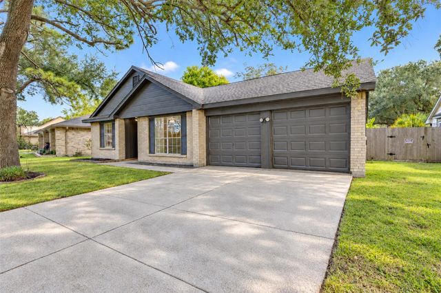 2811 Sugar Wood Drive, League City, TX 77573