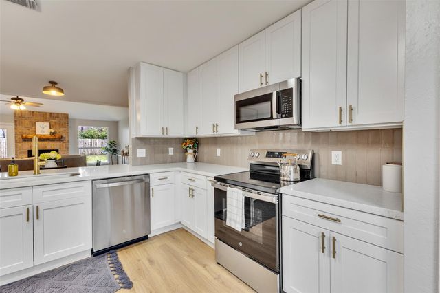 2811 Sugar Wood Drive, League City, TX 77573