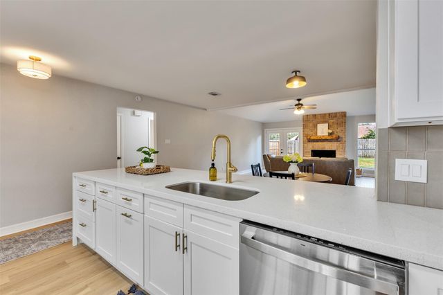 2811 Sugar Wood Drive, League City, TX 77573