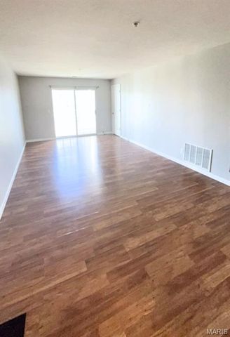 660 Materdie Lane 203, Florissant, MO 63031