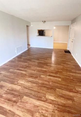660 Materdie Lane 203, Florissant, MO 63031