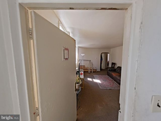 6846 MARSHALL RD, Upper Darby, PA 19082