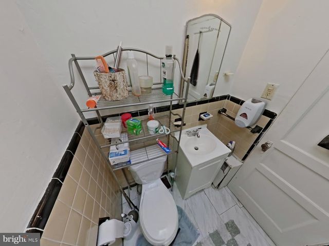6846 MARSHALL RD, Upper Darby, PA 19082