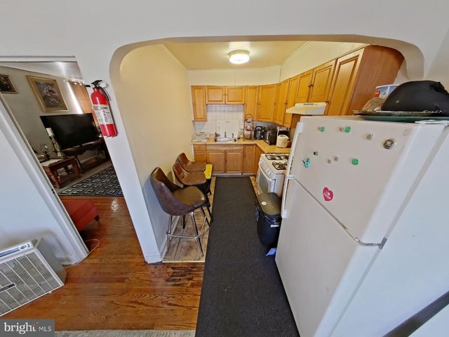 6846 MARSHALL RD, Upper Darby, PA 19082
