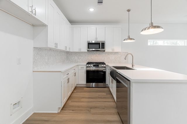 9409 Caddo Road, Houston, TX 77078