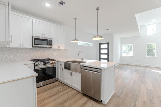 9409 Caddo Road, Houston, TX 77078