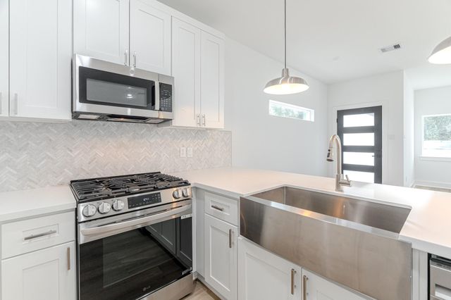 9409 Caddo Road, Houston, TX 77078