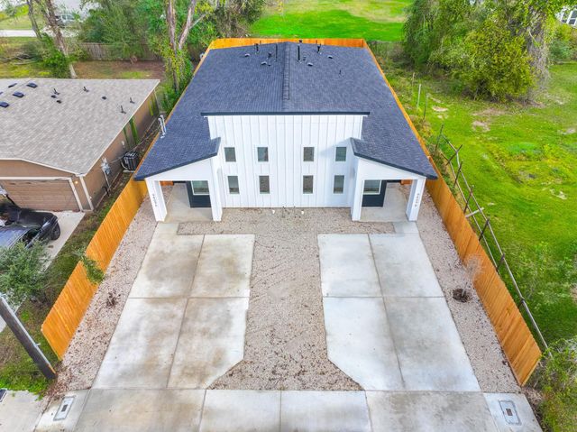 9409 Caddo Road, Houston, TX 77078