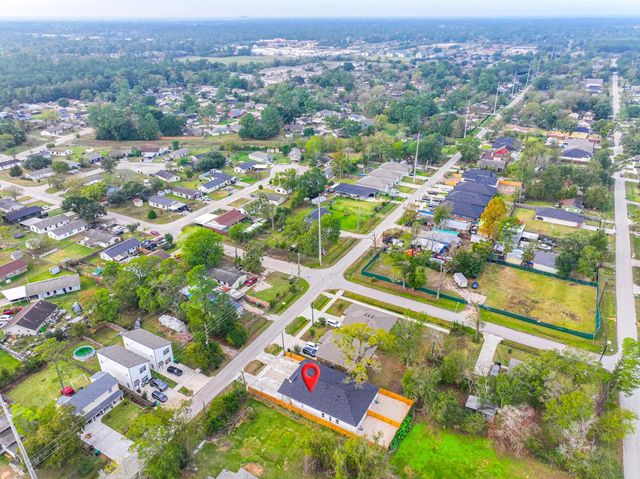 9409 Caddo Road, Houston, TX 77078