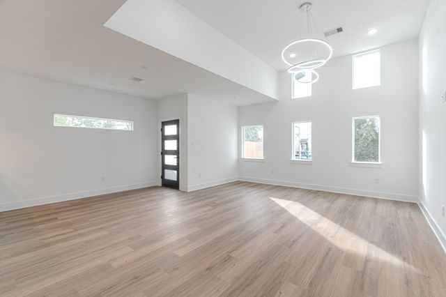 9409 Caddo Road, Houston, TX 77078