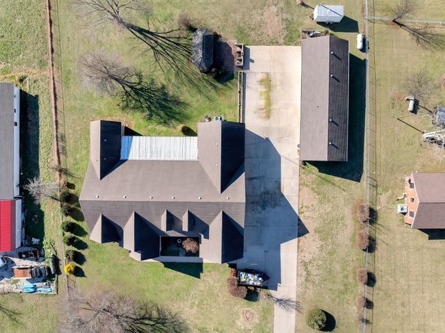 1191 Knights Church Rd, Decherd, TN 37324