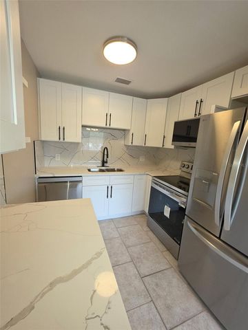 8221 112TH STREET 209, Seminole, FL 33772