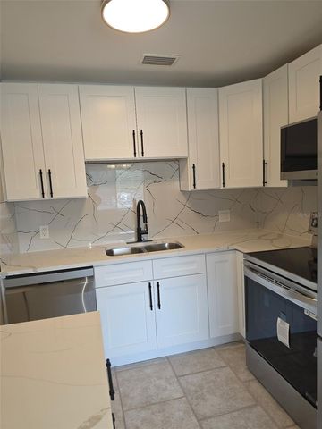 8221 112TH STREET 209, Seminole, FL 33772