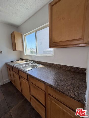 2933 S La Brea Avenue, Los Angeles, CA 90016