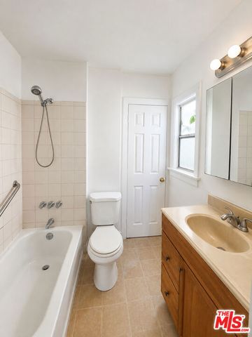 2933 S La Brea Avenue, Los Angeles, CA 90016