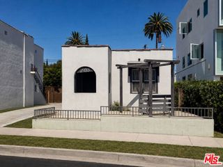 2933 S La Brea Avenue, Los Angeles, CA 90016