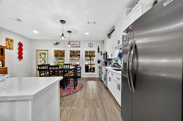 502 Tall Timber Drive, West Columbia, TX 77486