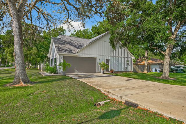 502 Tall Timber Drive, West Columbia, TX 77486