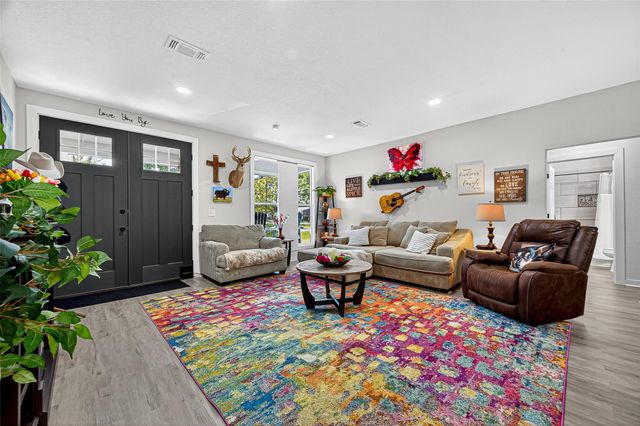 502 Tall Timber Drive, West Columbia, TX 77486