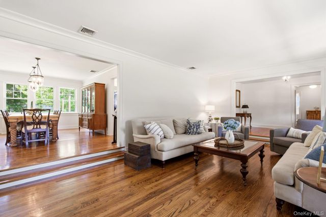 23 Renwick Avenue, Huntington, NY 11743