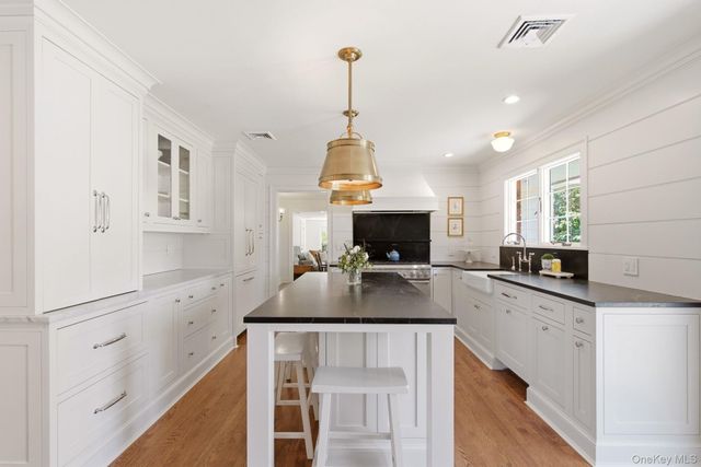 23 Renwick Avenue, Huntington, NY 11743