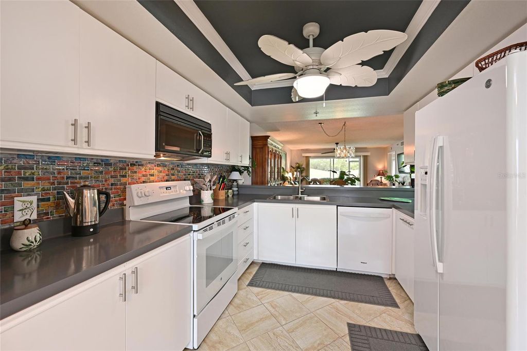 Image 19 of property listing at 6611 STONE RIVER ROAD 106, Bradenton, FL 34203