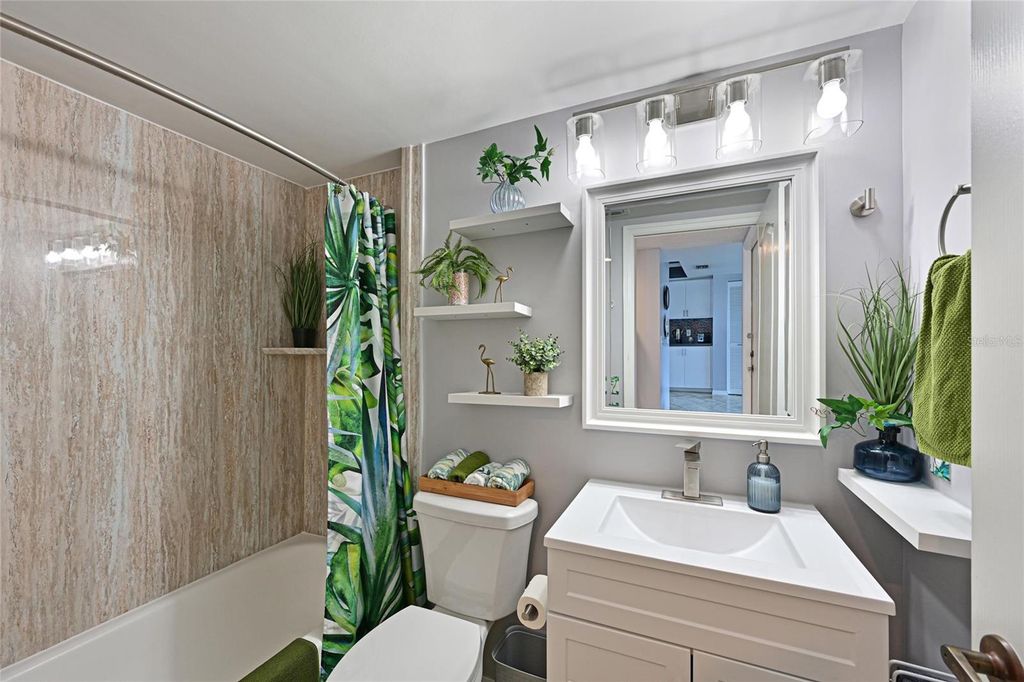 Image 33 of property listing at 6611 STONE RIVER ROAD 106, Bradenton, FL 34203