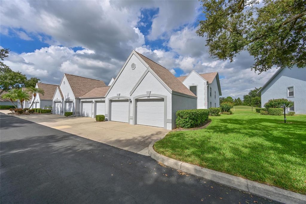 Image 5 of property listing at 6611 STONE RIVER ROAD 106, Bradenton, FL 34203