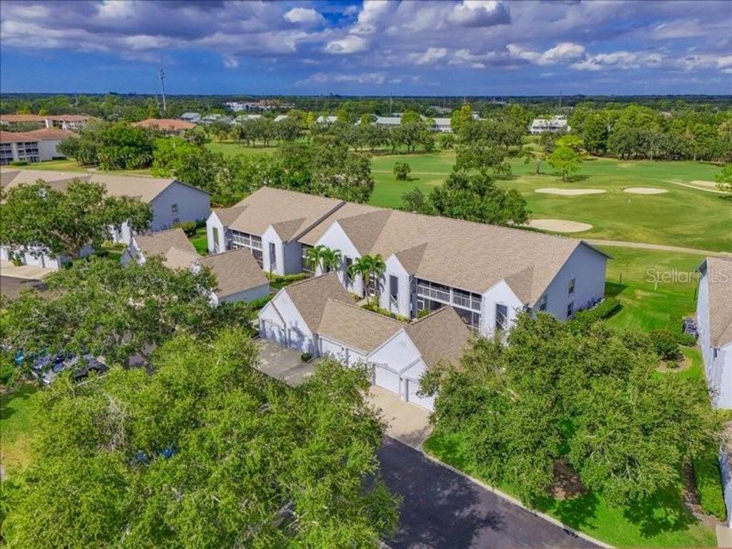 Image 6 of property listing at 6611 STONE RIVER ROAD 106, Bradenton, FL 34203