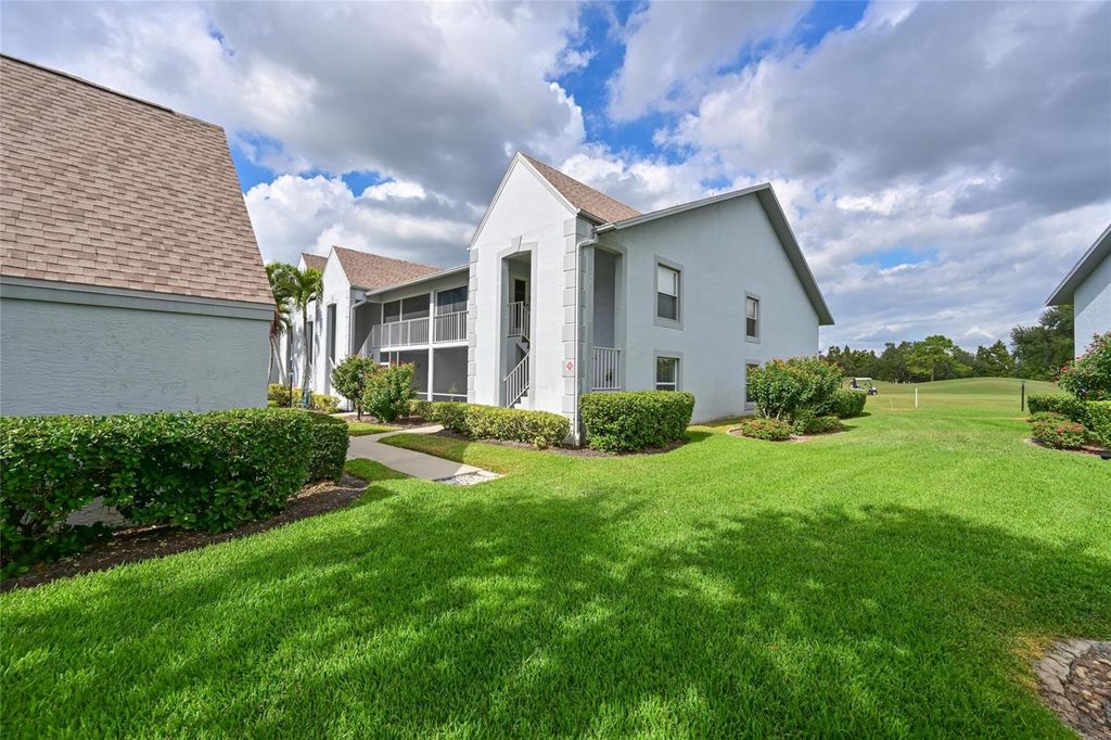 Image 7 of property listing at 6611 STONE RIVER ROAD 106, Bradenton, FL 34203