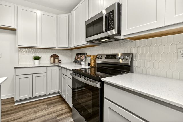 130 NW Rolling Circle, Waukee, IA 50263