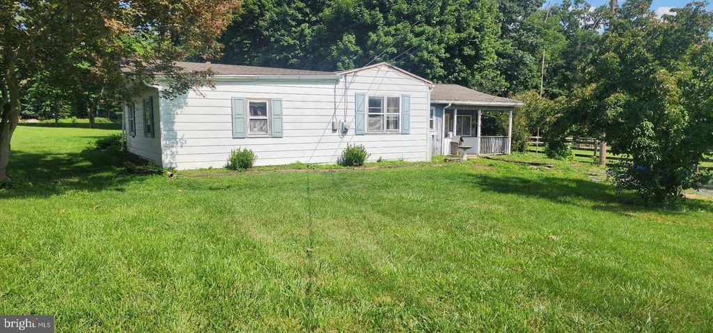 Image 2 of property listing at 9 CLEAR SPRING RD, Dillsburg, PA 17019