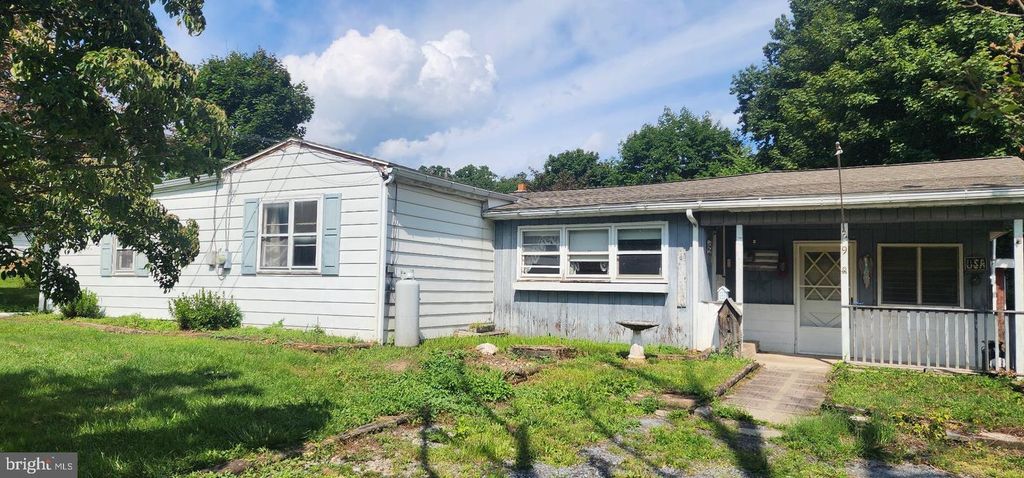 Image 3 of property listing at 9 CLEAR SPRING RD, Dillsburg, PA 17019