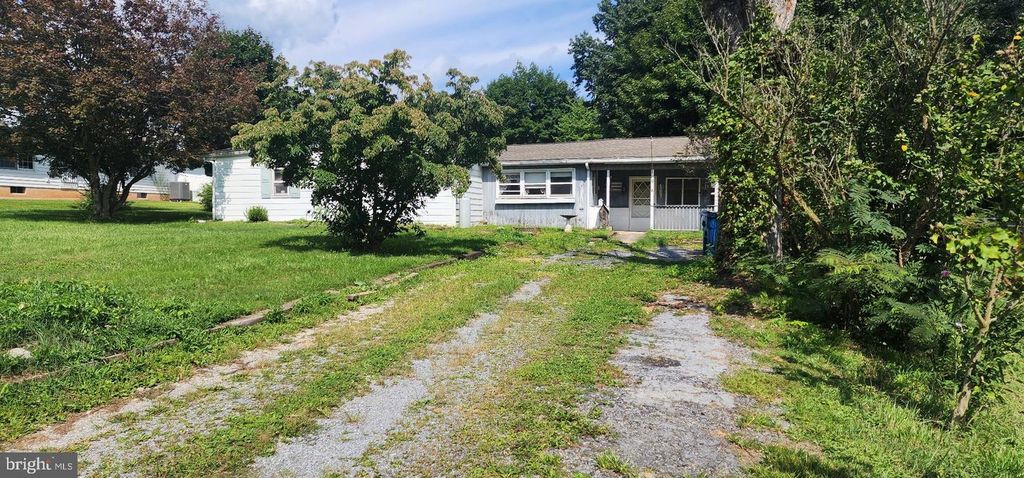 Image 4 of property listing at 9 CLEAR SPRING RD, Dillsburg, PA 17019