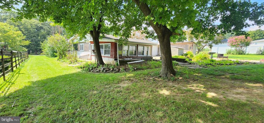 Image 6 of property listing at 9 CLEAR SPRING RD, Dillsburg, PA 17019