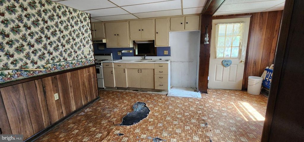 Image 9 of property listing at 9 CLEAR SPRING RD, Dillsburg, PA 17019